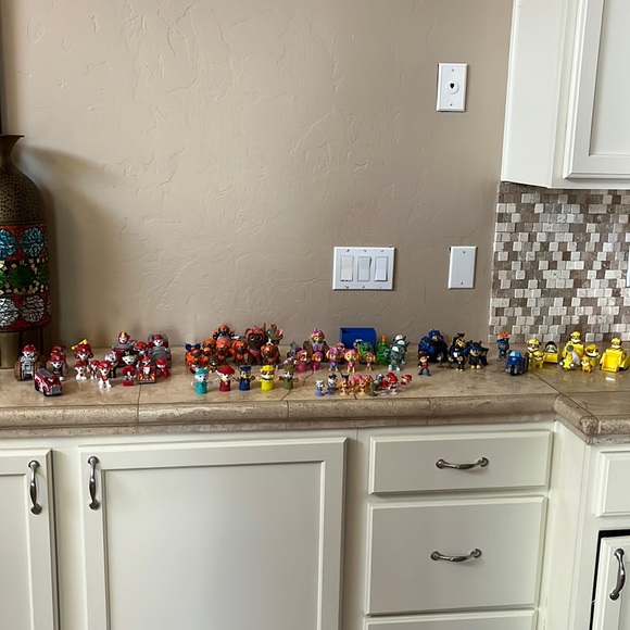 HUGE lot of Paw Patrol toys - Over 70 figurines - Picture 3 of 9